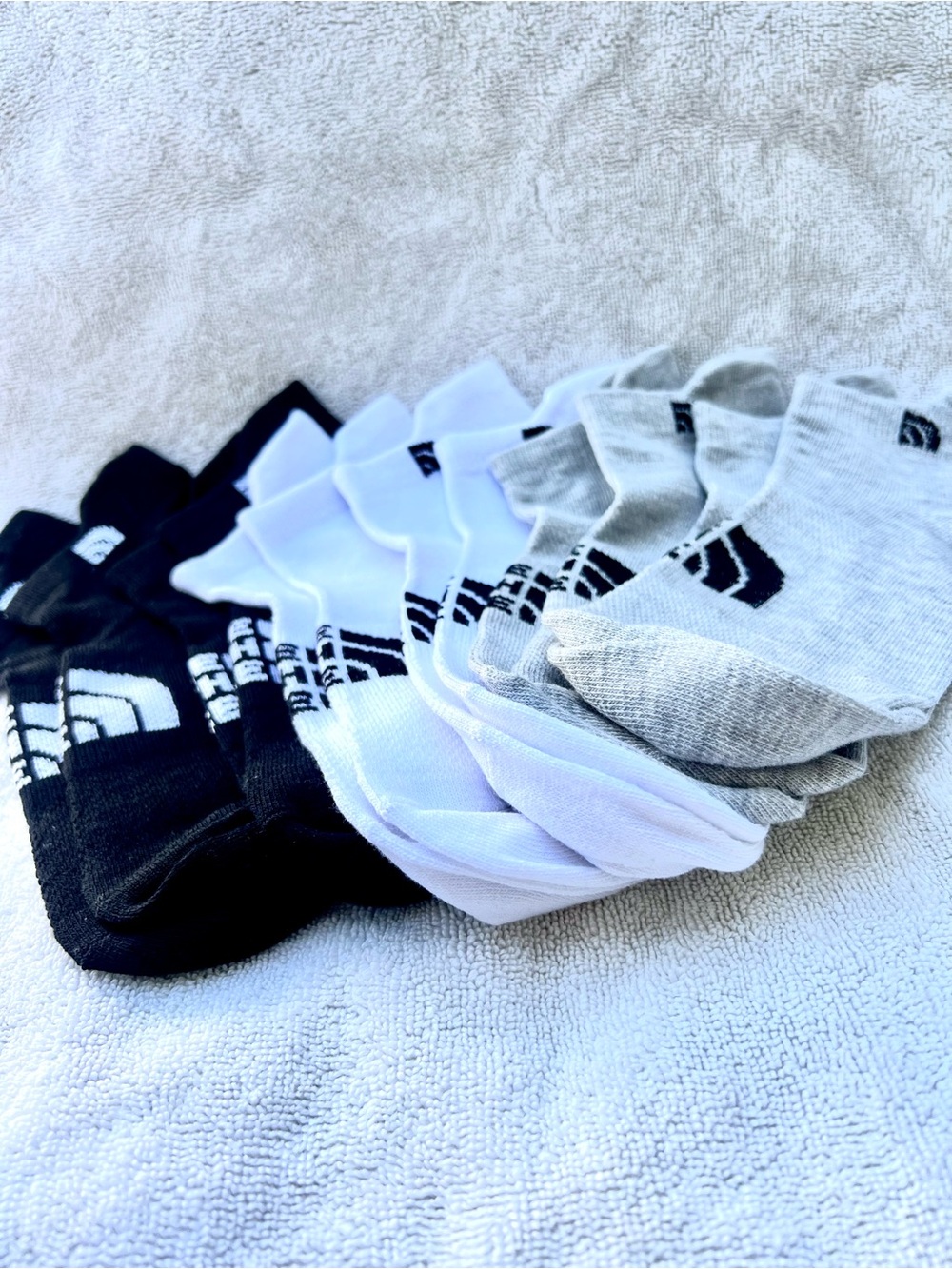 The North Face BRAND NEW unisex Athletic Socks 6-Pack six pairs Black White Gray